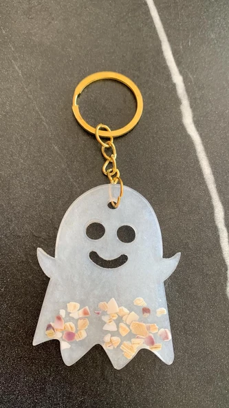 Parlak Beyaz Sedef Renkli Deniz Kabuklu Gold Aksesuarlı Hayalet Şekil Anahtarlık El Yapımı Epoksi - Resim 2