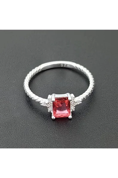 Koyu Pembe Renkli Burgulu Tek Taş Modeli Yüzük 925 Ayar Gümüş ürün görseli