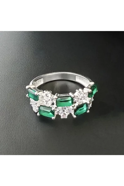 Yeşil Ve Beyaz Renkli Baget Taşlı Yüzük 925 Ayar Gümüş ürün görseli