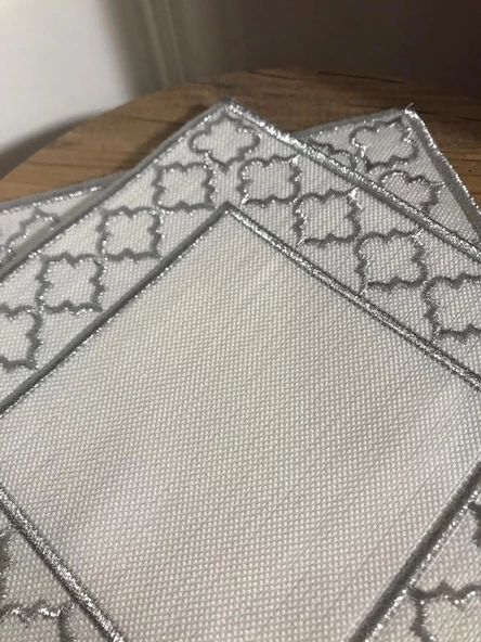 NİVEMESHOME FAS NAKIŞLI GÜMÜŞ KARE (6 ADET) KETEN KOKTEYL PEÇETESİ KAHVE YANI SUNUMLUK - 3