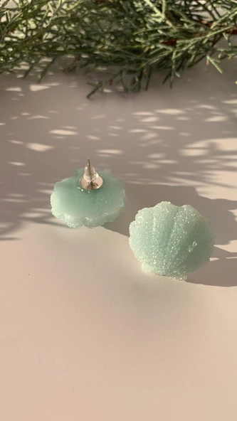 Buz Yeşil Renkli Midye Şekil Epoksi Küpe Gümüş Aksesuarlı El Yapımı Hediyelik ürün görseli