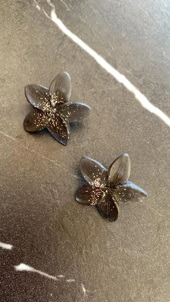 Parlak Siyah Renk Gümüş Sim Süslü Menekşe Şekil Gümüş Aksesuarlı Epoksi Küpe El Yapımı Hediyelik - 4