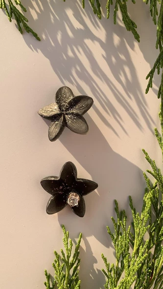 Parlak Siyah Renk Gümüş Sim Süslü Menekşe Şekil Gümüş Aksesuarlı Epoksi Küpe El Yapımı Hediyelik - 5