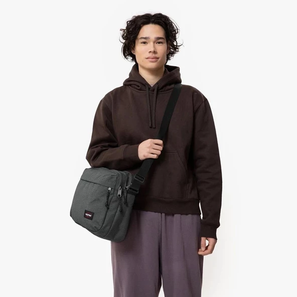 Eastpak Crosser Black Denim Omuz Çantası Kırmızı EK0A5BIR77H - 2