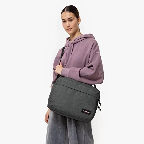 Eastpak Crosser Black Denim Omuz Çantası Kırmızı EK0A5BIR77H - 6