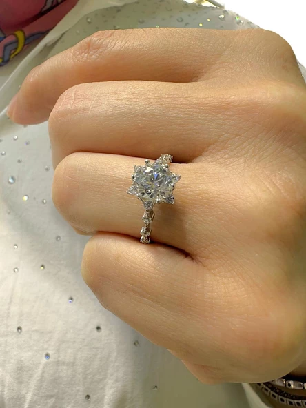 Üst Kalite Beyaz Altın Tektaş Lotus Yüzük ürün görseli