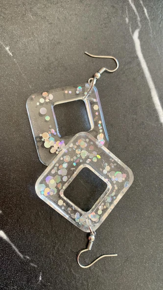 Şeffaf Epoksi İçinde Gümüş Glitter Süs Gümüş Aksesuarlı Karo İçi Boş Şekil Küpe El Yapımı - Resim 8