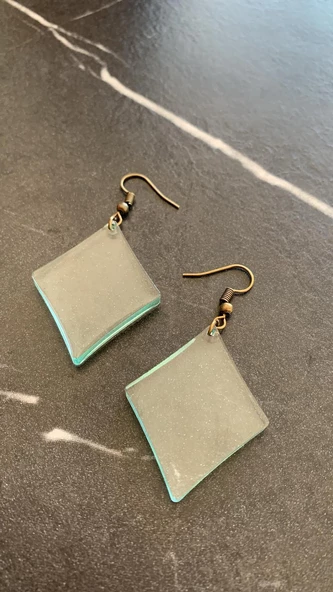 Transparan Mint Yeşili Renk Antik Sarı Aksesuarlı Orta Boy Karo Şekil Epoksi Küpe El Yapımı - Resim 4