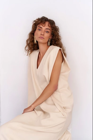 V Yaka Detaylı Uzun Elbise Naturel - 2
