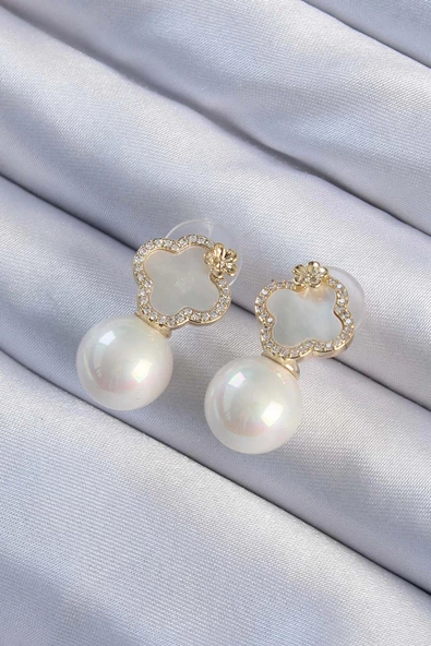 Pirinç Altın Renk Zirkon Taşlı Minimal Çiçek Tasarımlı Kadın Küpe ürün görseli 1