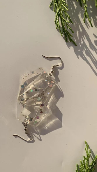 Şeffaf Epoksi İçinde Gümüş Glitter Süs Gümüş Aksesuarlı Altıgen Şekil Küpe El Yapımı - Resim 3