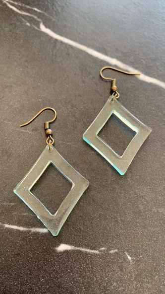 Transparan Mint Yeşili Renk Antik Sarı Aksesuarlı Büyük İçi Boş Karo Şekil Epoksi Küpe El Yapımı - Resim 2