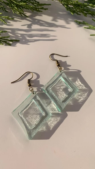 Transparan Mint Yeşili Renk Antik Sarı Aksesuarlı Orta Boy İçi Boş Karo Şekil Epoksi Küpe El Yapımı - 3