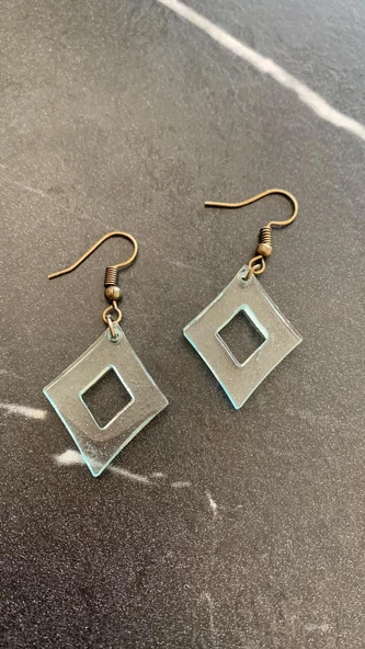 Transparan Mint Yeşili Renk Antik Sarı Aksesuarlı Küçük Karo Şekil Epoksi Küpe El Yapımı - Resim 4