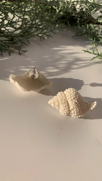 Parlak Gri Beyaz Renkli İstiridye Şekil Epoksi Küpe Gümüş Aksesuarlı El Yapımı Hediyelik - Resim 3