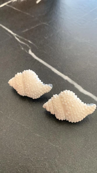 Parlak Gri Beyaz Renkli İstiridye Şekil Epoksi Küpe Gümüş Aksesuarlı El Yapımı Hediyelik - Resim 2