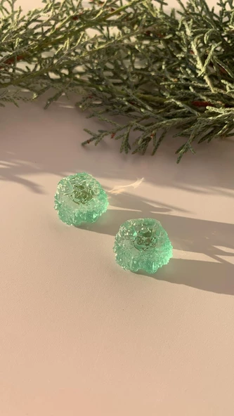 Parlak Su Yeşili Renkli Kristal Şekil Gümüş Aksesuarlı Epoksi Küpe El Yapımı Hediyelik ürün görseli