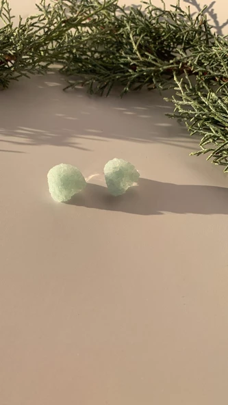 Parlak Buz Mavi Renkli Kristal Şekil Gümüş Aksesuarlı Epoksi Küpe El Yapımı Hediyelik ürün görseli