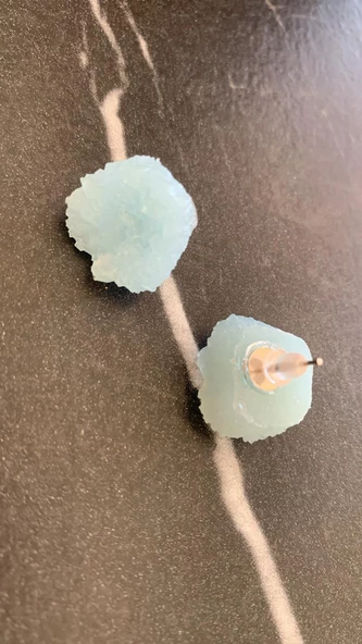 Parlak Buz Mavi Renkli Kristal Şekil Gümüş Aksesuarlı Epoksi Küpe El Yapımı Hediyelik - Resim 4