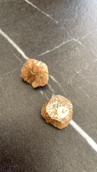 Kahverengi Gold Renkli Kristal Şekil Gümüş Aksesuarlı Epoksi Küpe El Yapımı Hediyelik - Resim 6