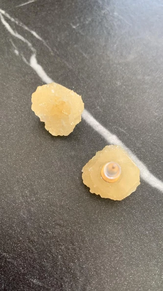 Parlak Somon Renkli Kristal Şekil Gümüş Aksesuarlı Epoksi Küpe El Yapımı Hediyelik - Resim 2