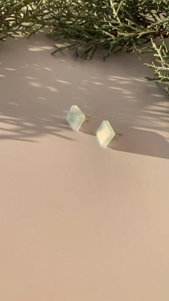 Parlak Buz Mavi Renkli Küçük Kare Şekil Gümüş Aksesuarlı Epoksi Küpe El Yapımı Hediyelik - Resim 7