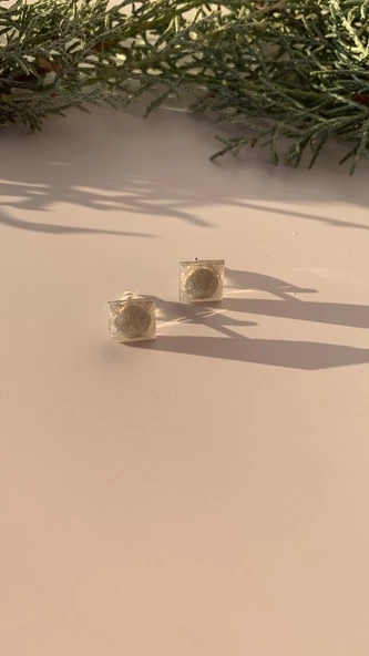 Parlak Gri Renkli Simli Gümüş Aksesuarlı Kare Elmas Şekil Küpe El Yapımı Epoksi Hediyelik - Resim 3