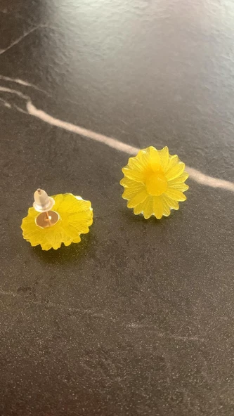 Parlak Güneş Sarısı Renkli Papatya Şekil Sarı Gold Aksesuarlı Epoksi Küpe El Yapımı Hediyelik - Resim 8