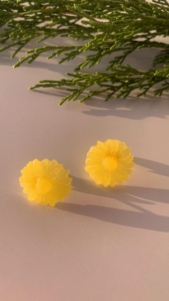 Parlak Güneş Sarısı Renkli Papatya Şekil Sarı Gold Aksesuarlı Epoksi Küpe El Yapımı Hediyelik - Resim 7