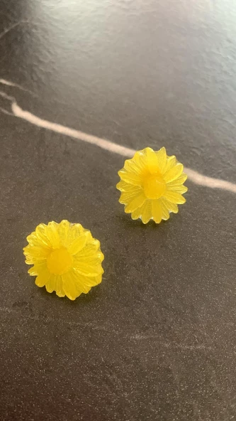 Parlak Güneş Sarısı Renkli Papatya Şekil Sarı Gold Aksesuarlı Epoksi Küpe El Yapımı Hediyelik - Resim 6