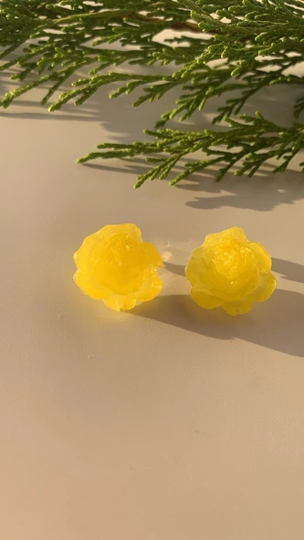 Parlak Güneş Sarısı Renkli Gül Rose Şekil Gold Sarı Aksesuarlı Epoksi Küpe El Yapımı Hediyelik - 5