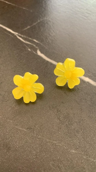 Parlak Güneş Sarısı Renkli Menekşe Şekil Gold Sarı Aksesuarlı Epoksi Küpe El Yapımı Hediyelik - 6