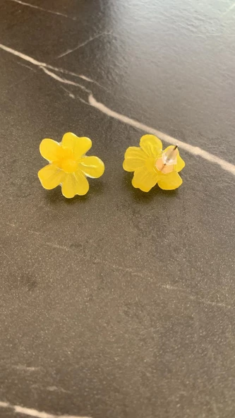 Parlak Güneş Sarısı Renkli Menekşe Şekil Gold Sarı Aksesuarlı Epoksi Küpe El Yapımı Hediyelik - 4