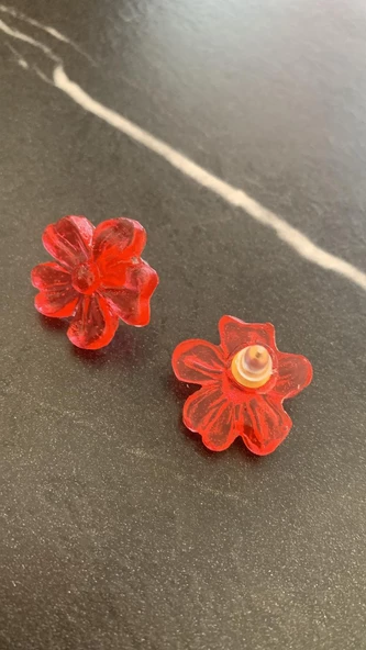 Parlak Kırmızı Renkli Menekşe Şekil Gold Sarı Aksesuarlı Epoksi Küpe El Yapımı Hediyelik - 2