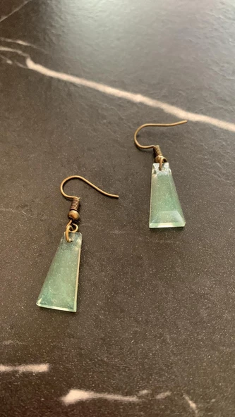 Parlak Su Yeşili Mint Renkli Antik Sarı Aksesuarlı Piramit Şekil Epoksi Küpe Hediyelik - Resim 8