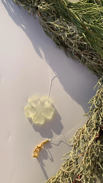 Fosforlu Neon Şeffaf Yeşil Renk Gold Aksesuarlı Yonca Şekil Epoksi Kolye El Yapımı - 4