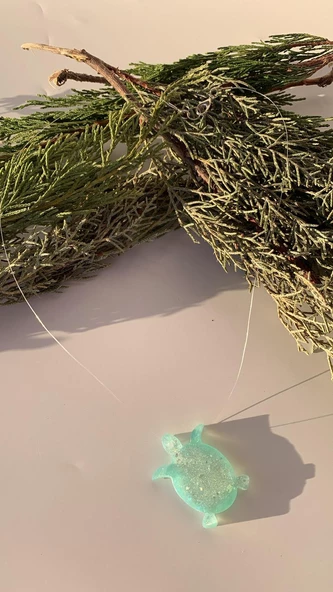 Mint Yeşili Renkli Gümüş Glitter Süs Karetta Karetta Şekil Gümüş Aksesuarlı Misinalı Epoksi Kolye - 7