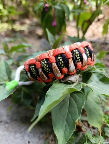 SELANOGLUDESİGN - Paracord estetik tasarımlı koyu renk bileklik