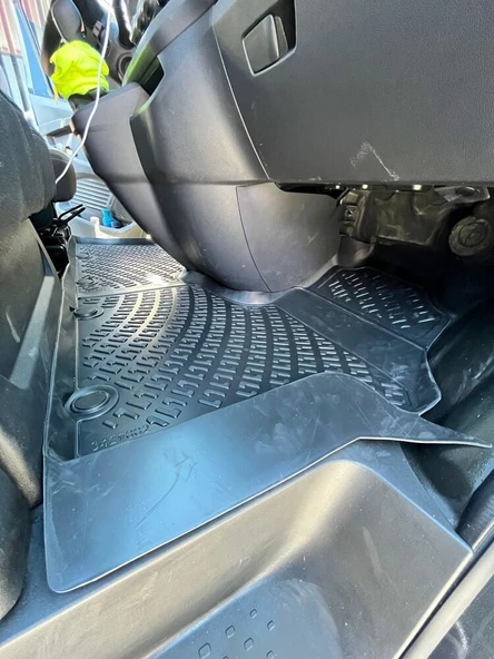 Rizline Opel Vivaro 2014-2019 3D Havuzlu Paspas - 2