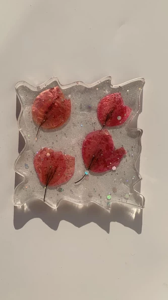 Şeffaf Epoksi İçinde Gümüş Glitter ve Pembe Begonvilli Dalgalı Kare Bardak Altlığı El Yapımı - 7