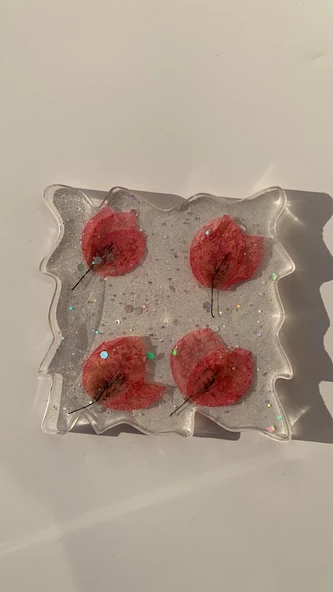 Şeffaf Epoksi İçinde Gümüş Glitter ve Pembe Begonvilli Dalgalı Kare Bardak Altlığı El Yapımı - 3