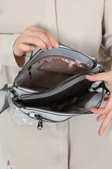 Monalisa Home 4 Fermuarlı Cepli  Kadın  Su Geçirmez Suni Deri  Askılı Çanta - Resim 2