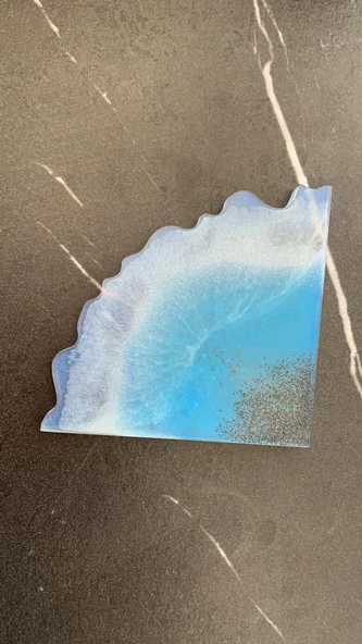 Parlak Deniz Mavi Tonlu Siyah Simli Üçgen Dalgalı Şekil Epoksi Bardak Altlığı El Yapımı - 2