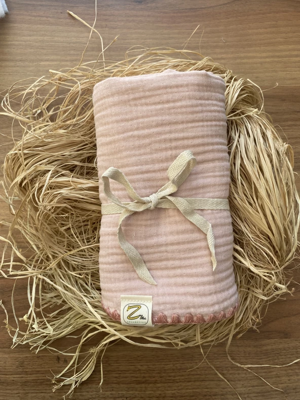 4 Katlı Yıkanmış Müslin Kenarları İşlemeli Bebek Battaniyesi,Pembe Müslin Battaniye,Yenidoğan Battaniye ürün görseli