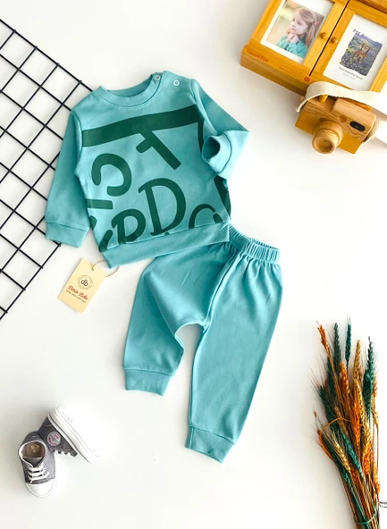 Neşeli Bebekler Harf Baskılı Yakadan Düğmeli Mevsmlik Takım Turkuaz ürün görseli