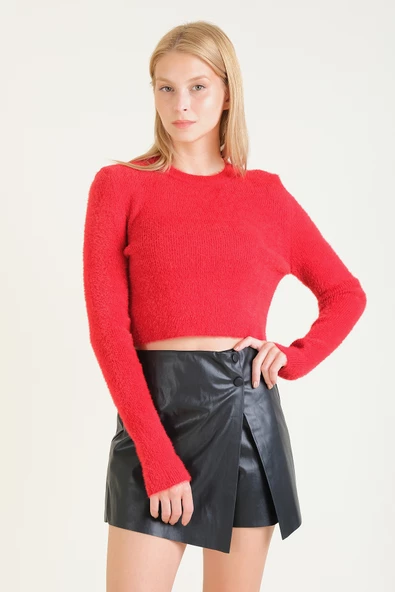 Kadın Sıfır Yaka Tüylü Crop Kazak Kırmızı