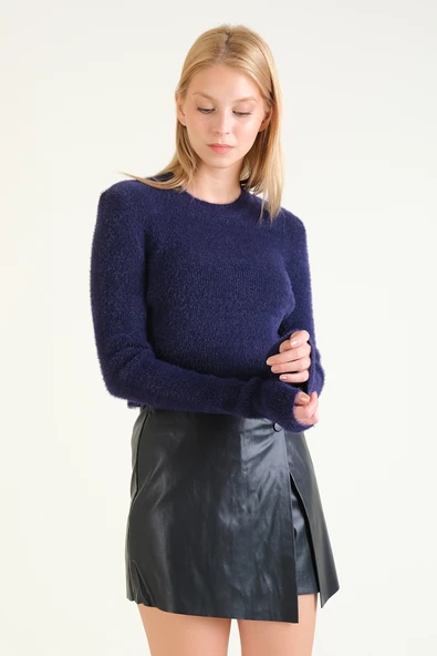 Kadın Sıfır Yaka Tüylü Crop Kazak Lacivert - 3