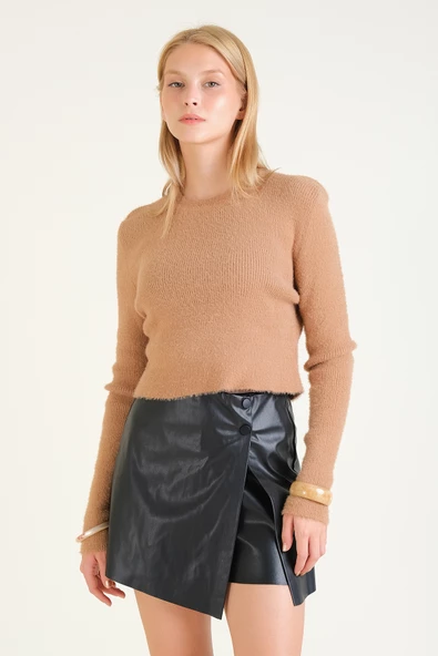 Kadın Sıfır Yaka Tüylü Crop Kazak Camel