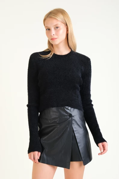 Kadın Sıfır Yaka Tüylü Crop Kazak Siyah - Resim 2