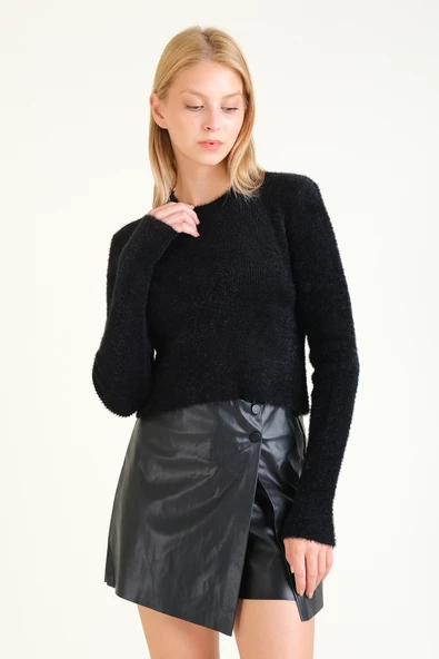 Kadın Sıfır Yaka Tüylü Crop Kazak Siyah - Resim 3